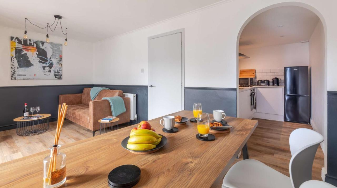 Brand New Central Balcony Flat - Hastings Holidays Dış mekan fotoğraf